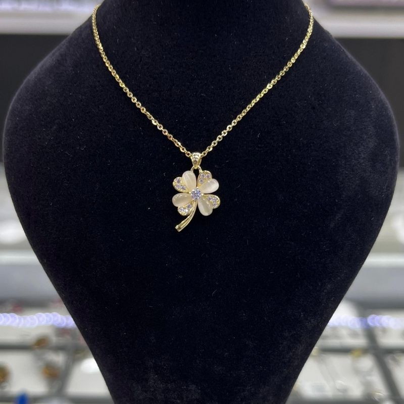 Yonca Gümüş Kolye